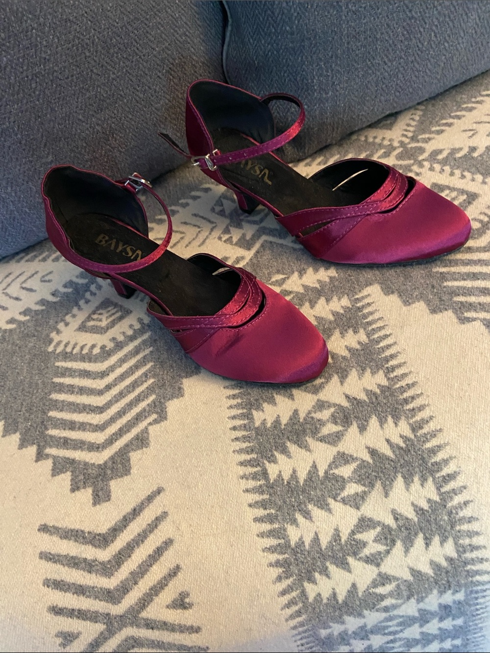 Fuchsia colored dancing shoes in Satin. Size 61/2 , 2.5” heel.